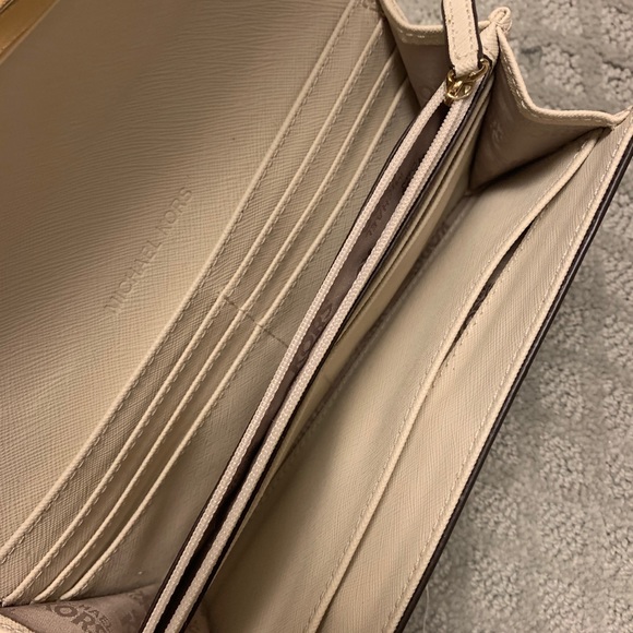 Michael kors wallet - Picture 2 of 5